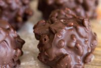 Easy No-Bake Almond Energy Bites with Chocolate Crunch