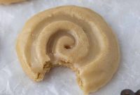 Irresistible Crumbl Honey Bun Cookies