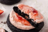 Chilled Strawberry Chocolate Cheesecake Cookie Dream