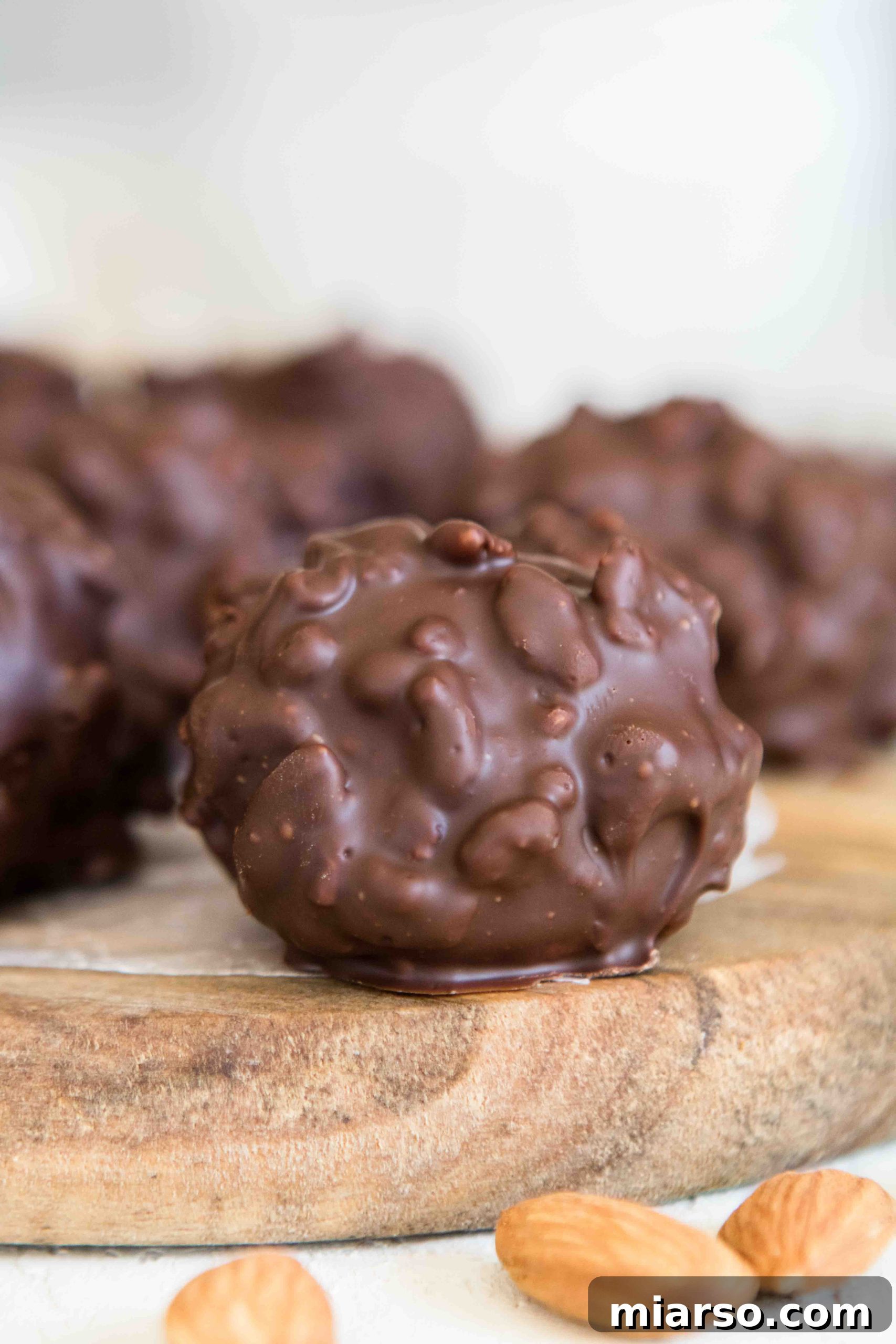 Easy no bake energy balls, almond and halva flavor