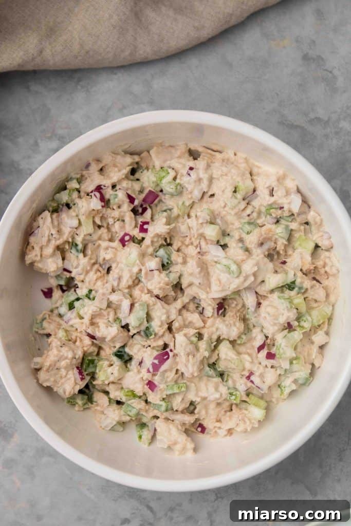 How to make tuna sandwich: Step 2 - stir to combine