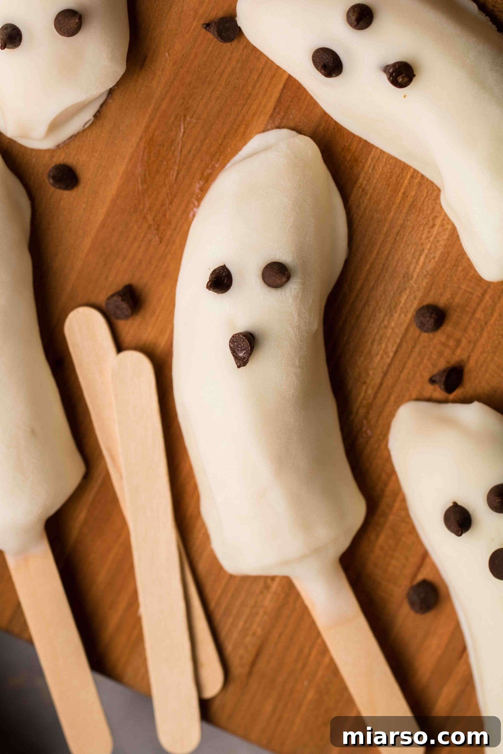 Delightful Halloween Frozen Banana Ghosts for a Healthy Treat