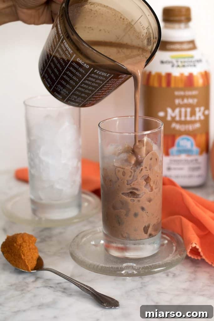 The Ultimate Vegan Iced Pumpkin Spice Hot Chocolate 3 Close-up of the creamy Iced Vegan Pumpkin Spice Hot Chocolate in a glass.