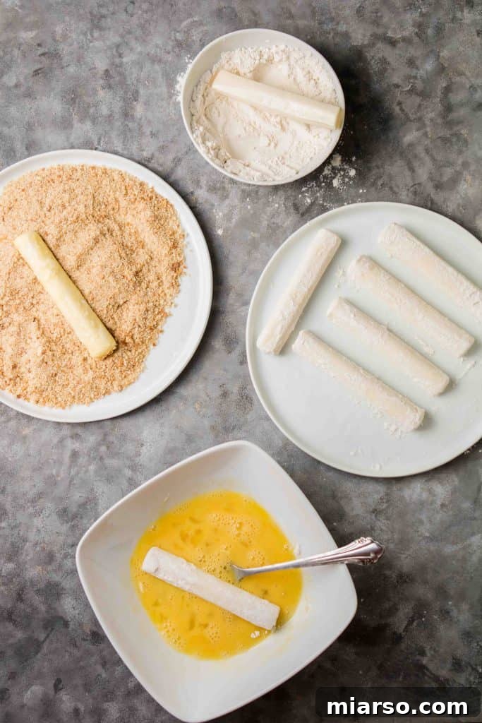 Airfryer'da Kusursuz Mozzarella Çubukları 7 Mozzarella sticks coated in breadcrumbs