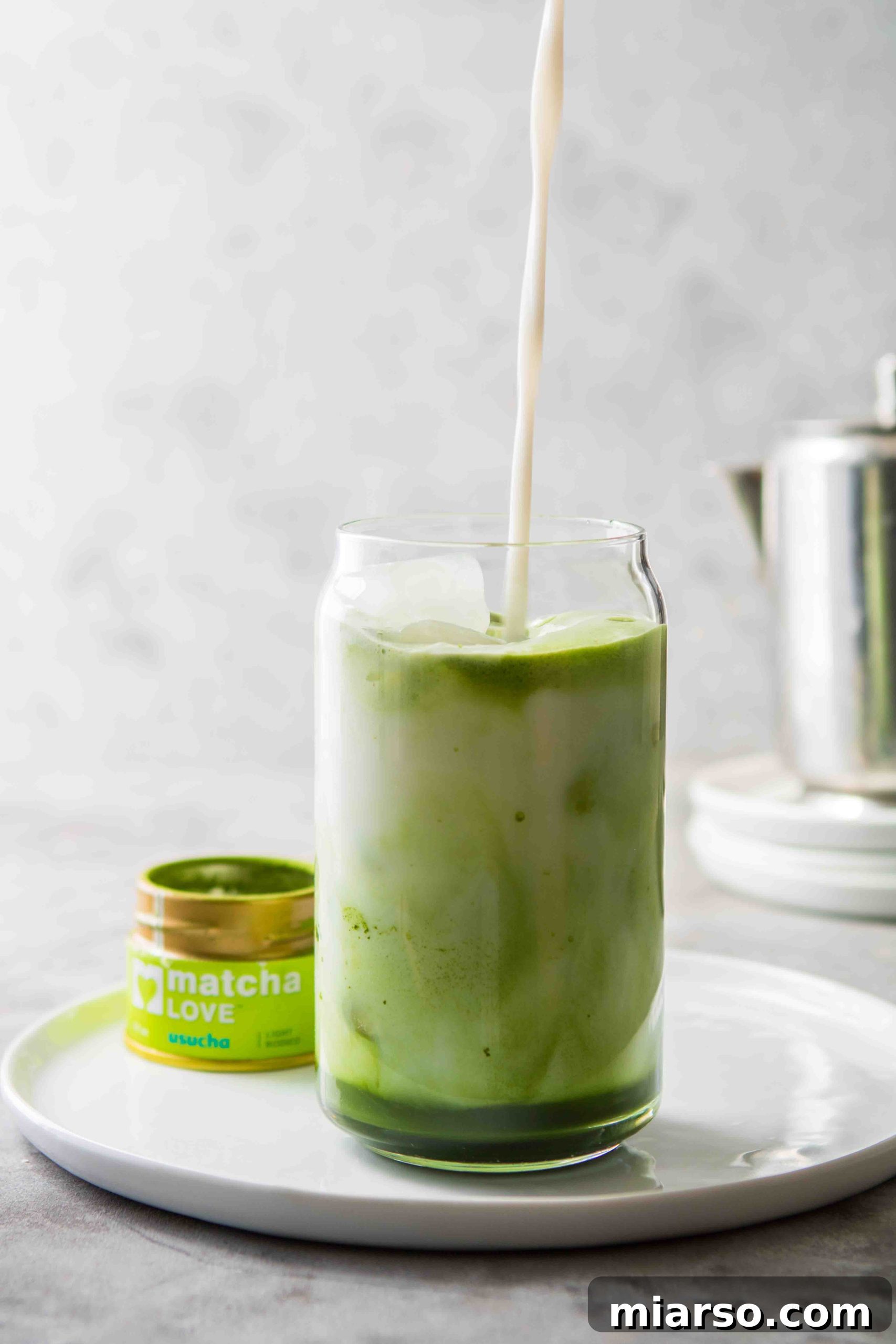 Simple DIY Starbucks Iced Matcha Latte 8 Step 5: Topping with milk
