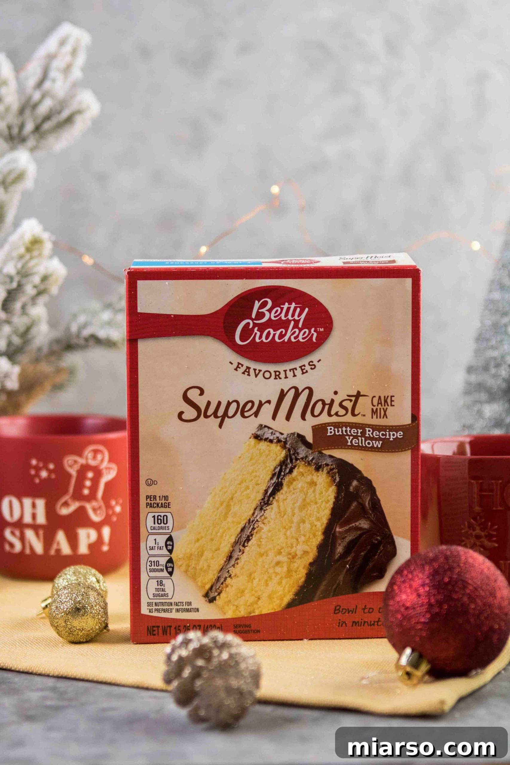 Betty Crocker Super Moist Yellow Cake Mix box, essential for this quick dessert.