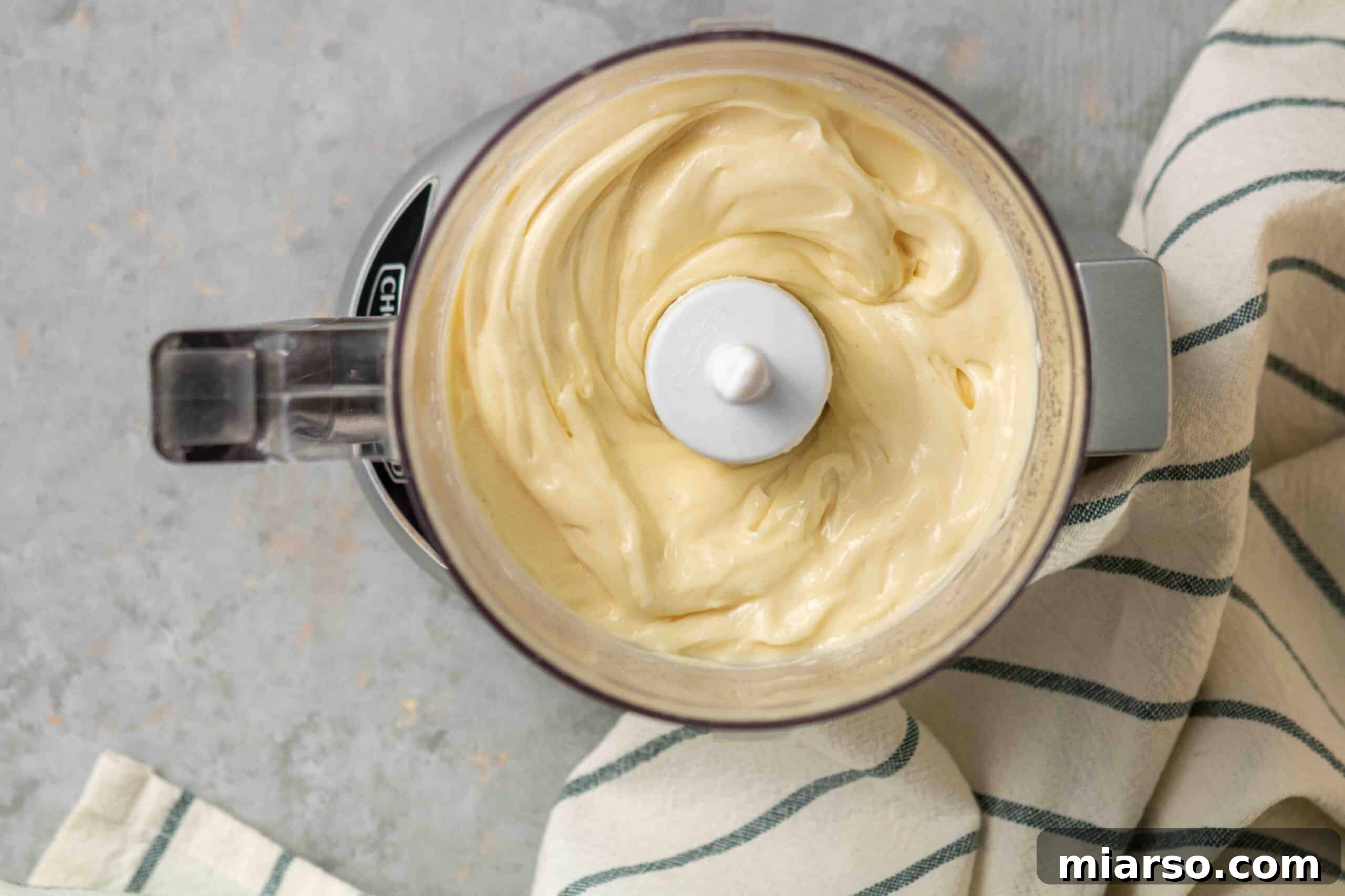 The final step of the mayonnaise recipe, showing a perfectly emulsified mayo.
