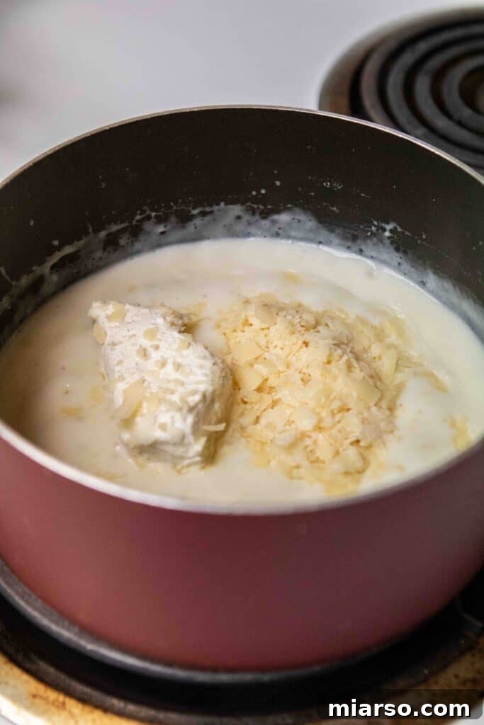 Step by step to make garlic white pizza sauce