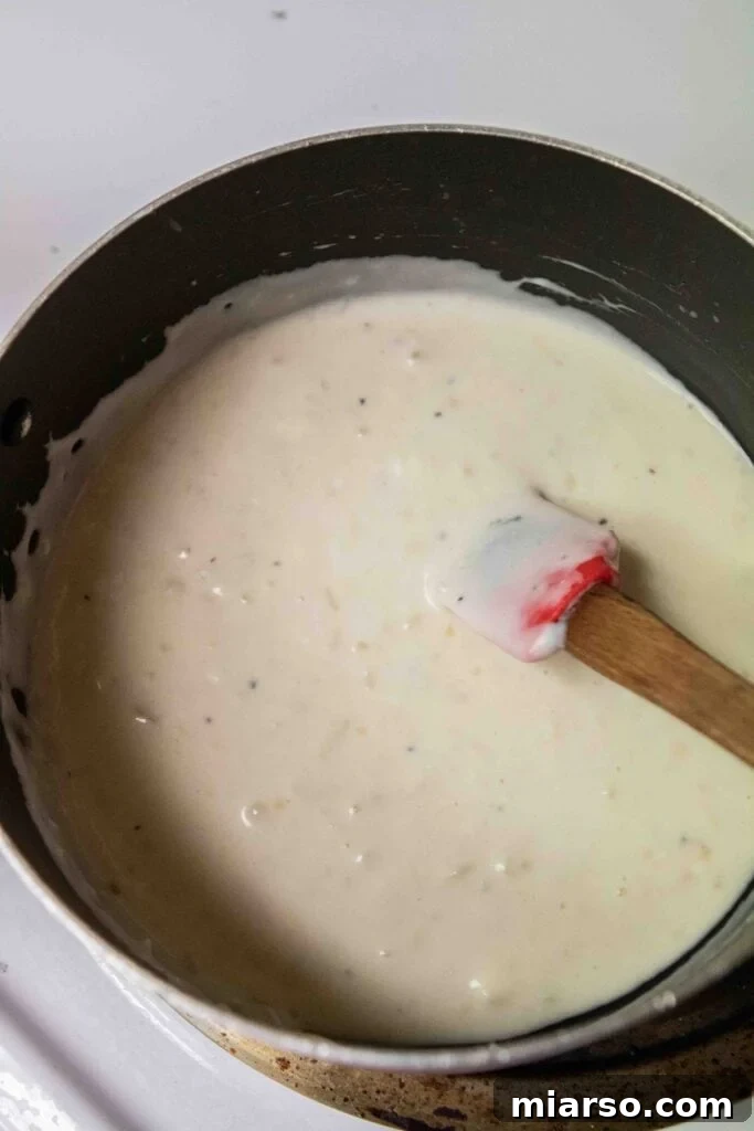 Step by step to make garlic white pizza sauce