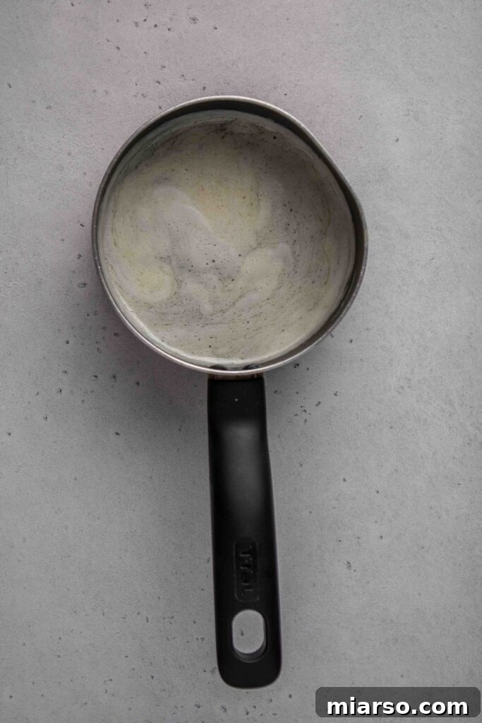 How to make wine butter syrup, simmering in saucepan