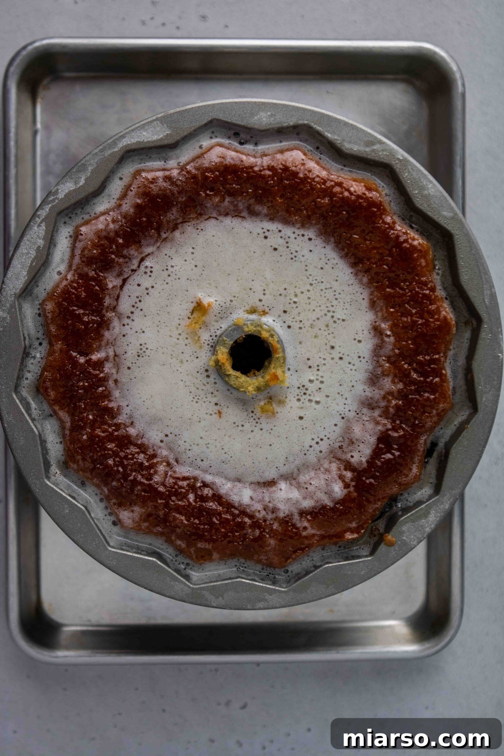 How to make wine butter syrup, pouring over hot cake