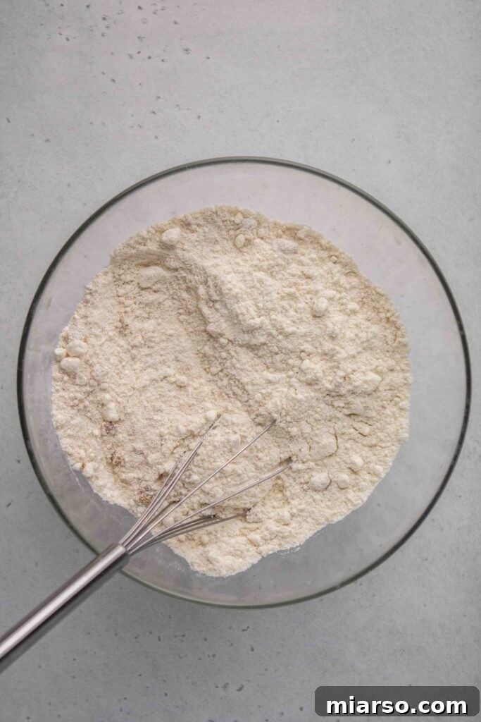 Step by step to make crack cake, mixing ingredients