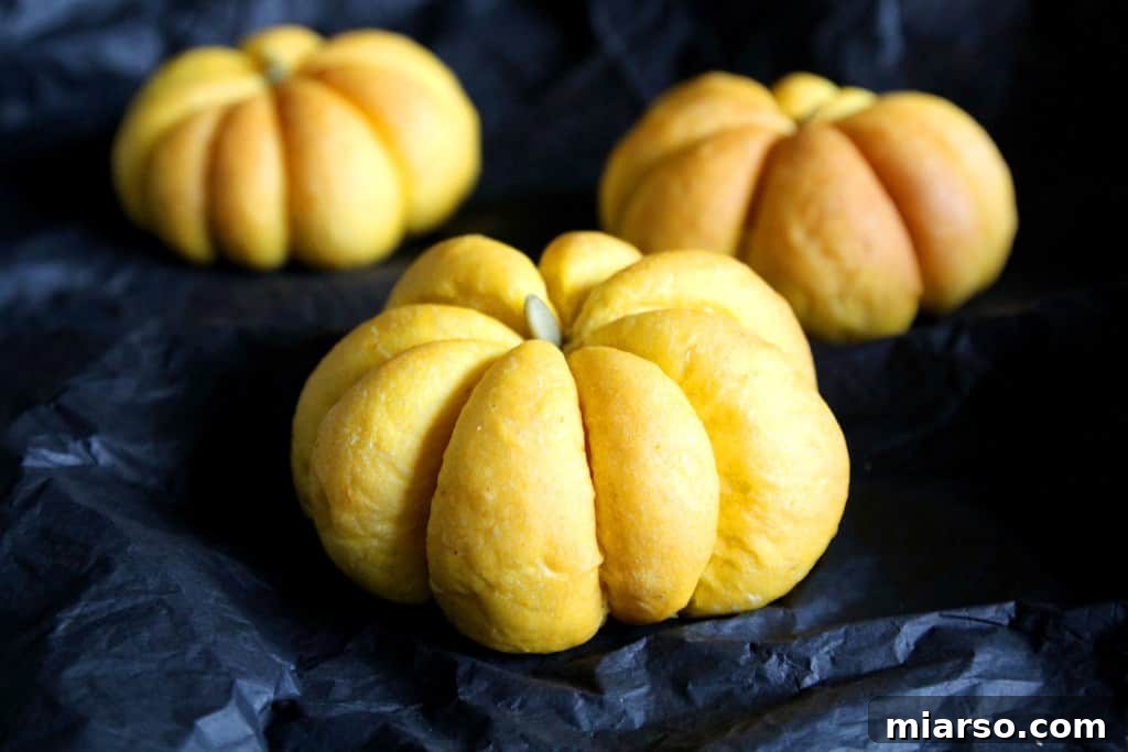 24 Days of Pumpkin Delights 26 Pumpkin buns from aimadeitforyou for the 2 days of pumpkin recipes