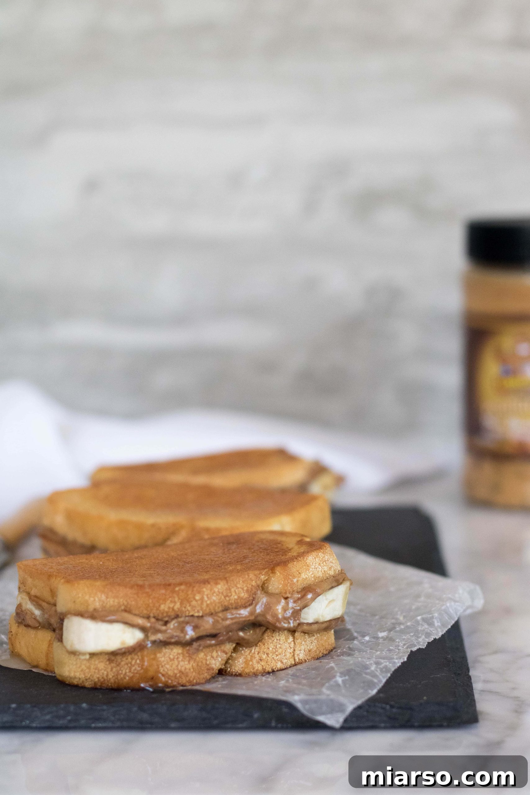 Golden Peanut Butter Banana Melt 13 Üçlü ızgara muzlu sandviçin mükemmel düzeni