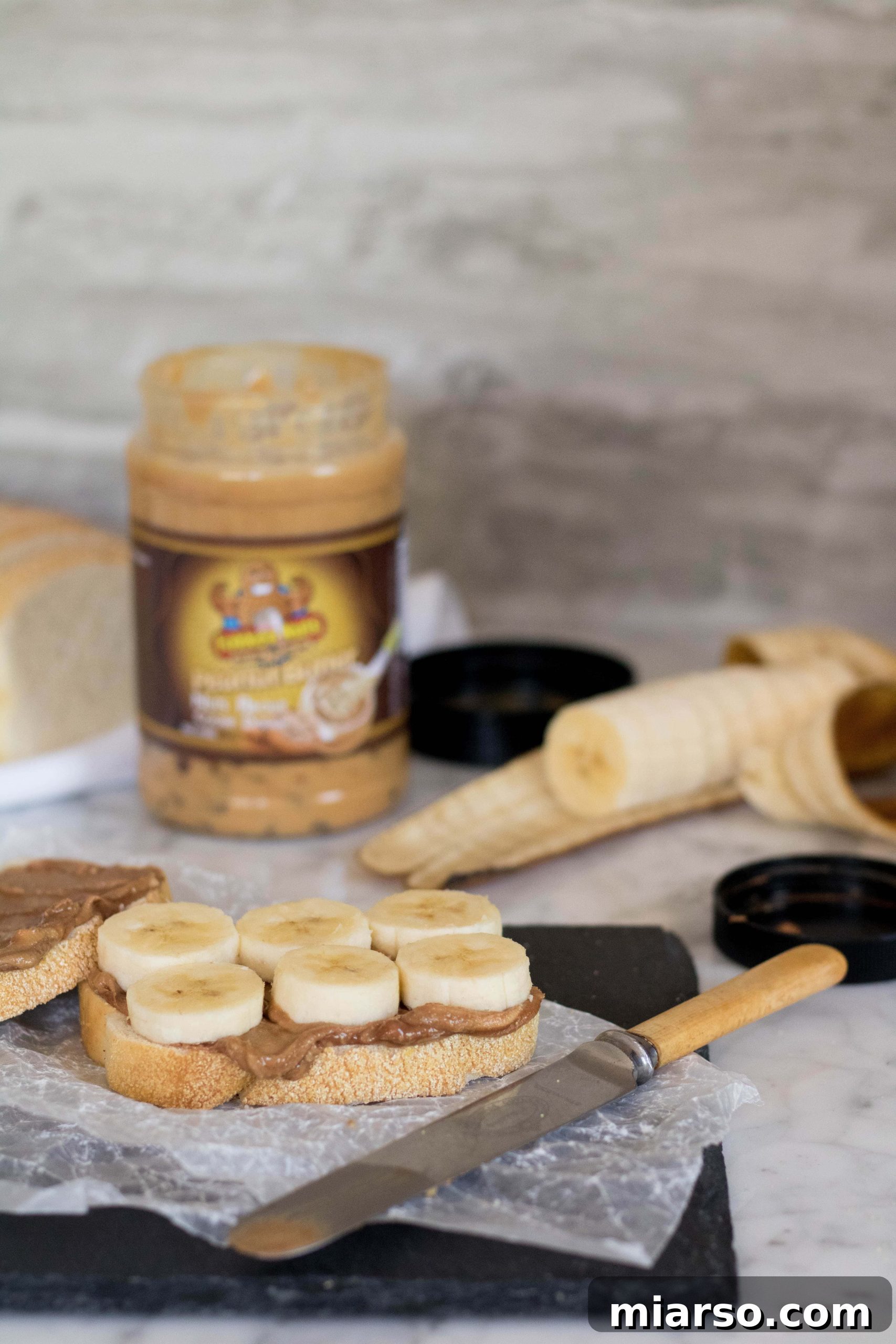 Golden Peanut Butter Banana Melt 8 Izgara fıstık ezmeli muzlu sandviç nasıl yapılır - muz dilimleri ekleme
