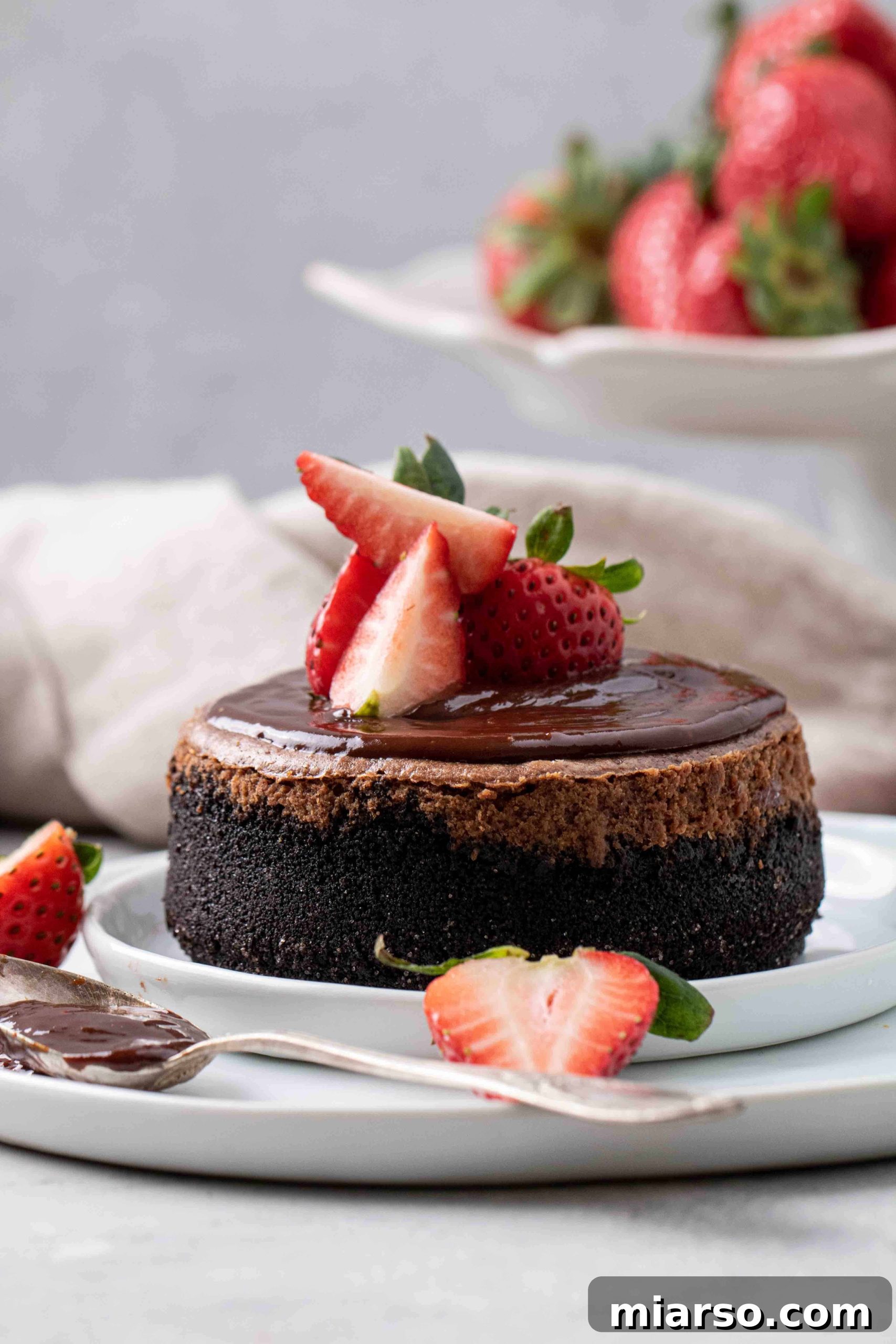 Mini Chocolate Cheesecakes Pure Creamy Indulgence 5 4-inch chocolate cheesecake with oreo crust