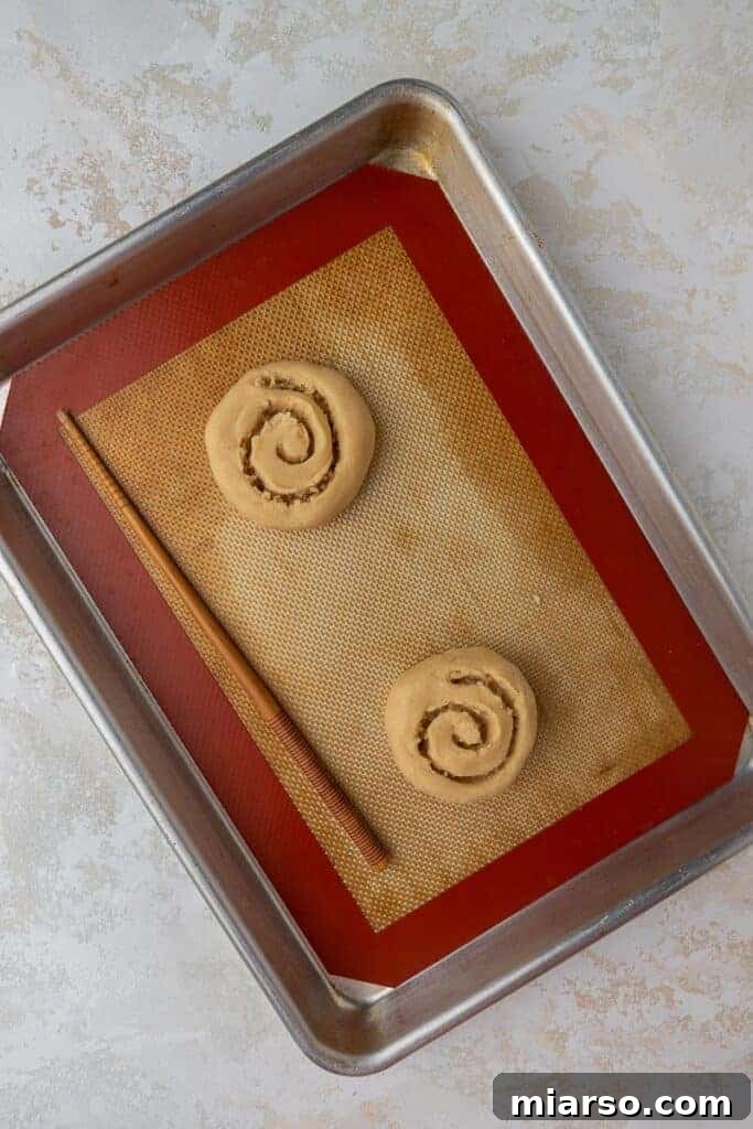 How to make honey bun swirls on cookies