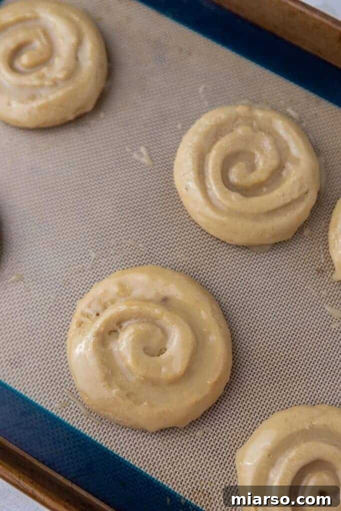Glazed honey bun cookies