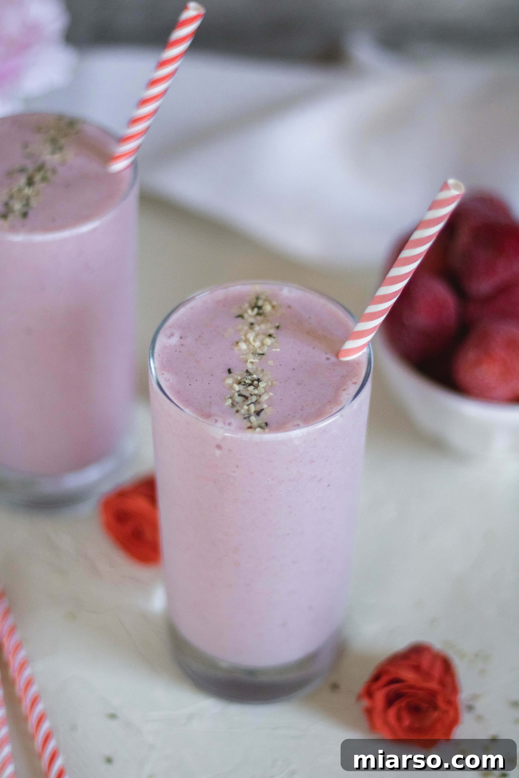 strawberry raspberry smoothie for valentine's day 