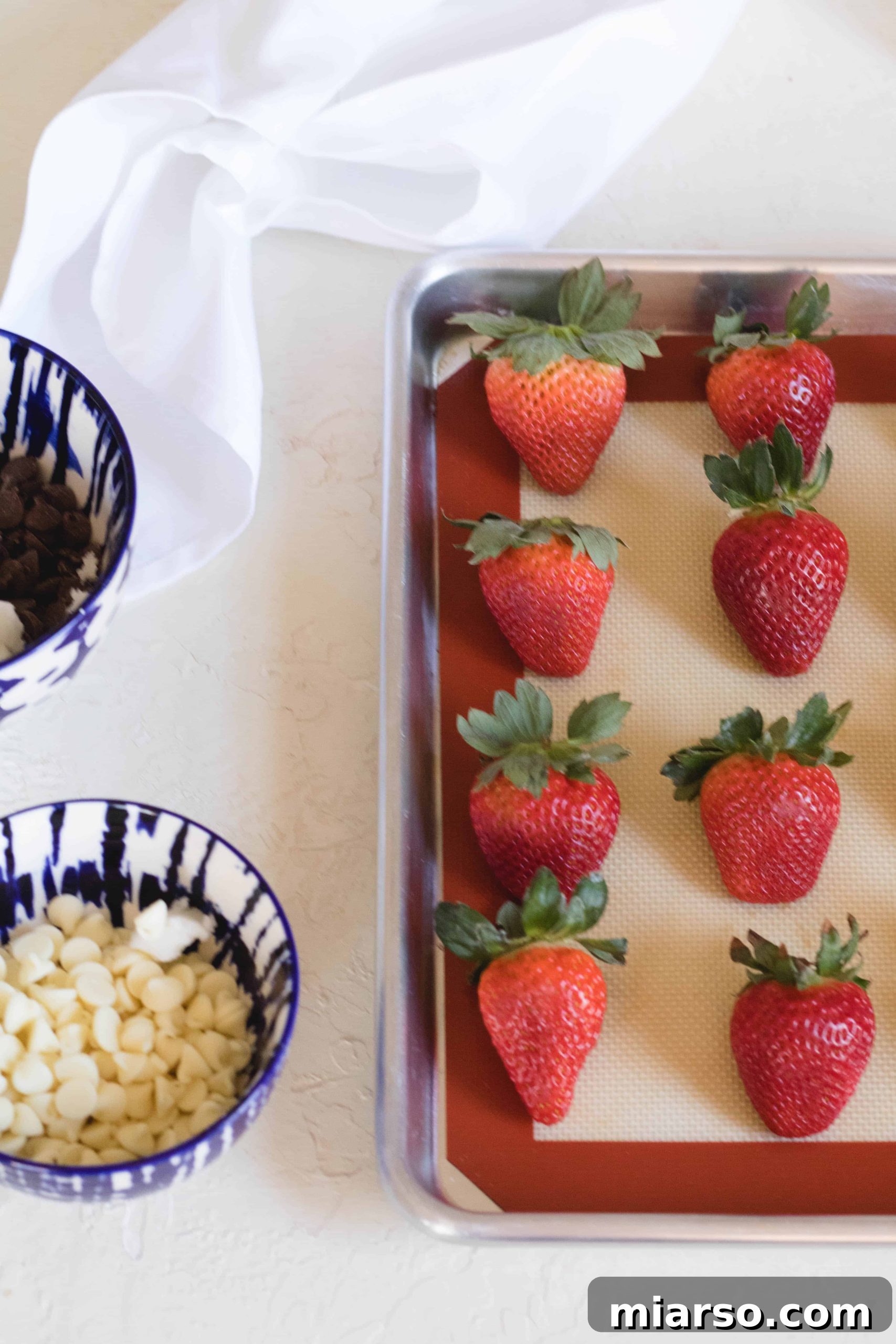 making chocolate covered strawberries