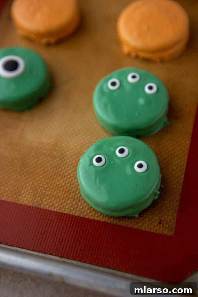 Spooky green Halloween oreo