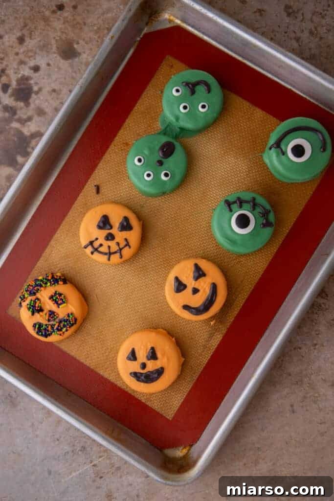 Halloween chocolate covered Oreos